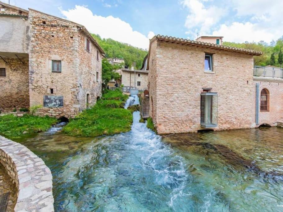 Casa Vacanze Fonte Del Menotre Foligno Zewnętrze zdjęcie